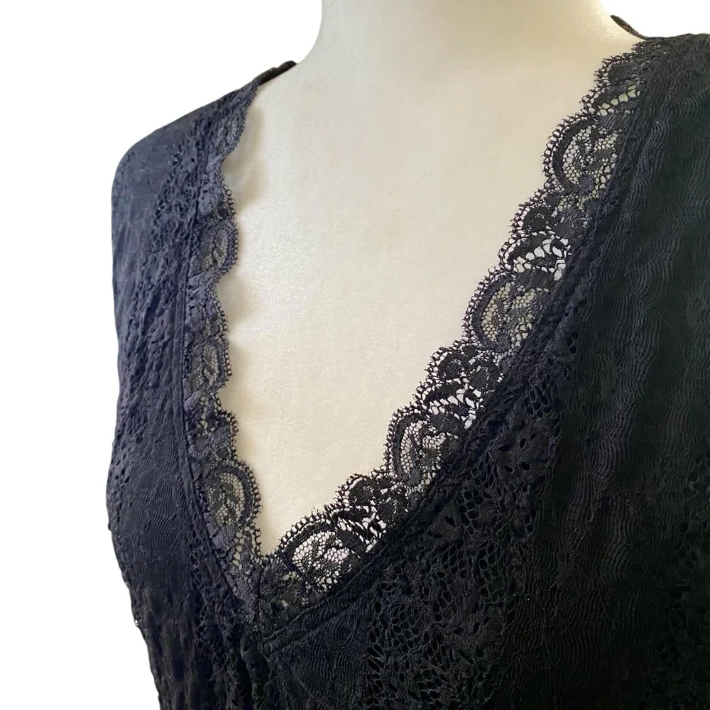Covington Black Lace V Neck Sleeveless Top — Women’s Size L (14-16) - Picture 5 of 9